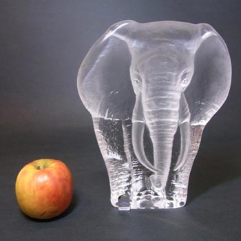 Mats Jonasson #33139 Glass Paperweight Elephant - Signed