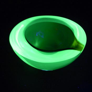 Cenedese Murano Labelled Uranium Green Glass Geode Bowl