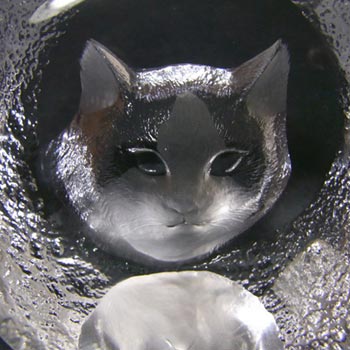 Mats Jonasson #9176 Glass Paperweight Cat Sculpture - Signed