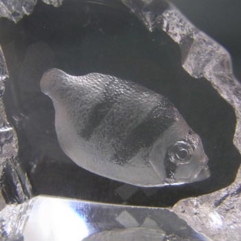 Mats Jonasson #88122 Glass Fish Paperweight - Signed