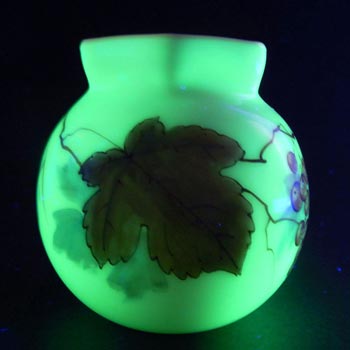 (image for) Thomas Webb Victorian Burmese Uranium Glass Vase