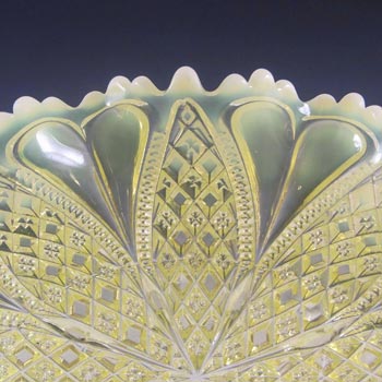 Davidson Primrose Pearline Glass 8.25" 'William & Mary' Bowl