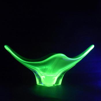 (image for) HUGE Murano / Venetian Uranium Green Sommerso Glass Bowl