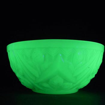 Jobling #8000 Art Deco Uranium Jade Green Glass Tudor Rose Bowl