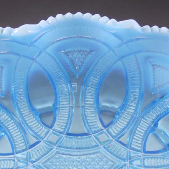 Davidson 1900s Blue Pearline Glass "Linking Rings" Bowl