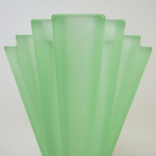 Bagley #334 Art Deco 6" Uranium Green Glass 'Grantham' Vase - Click Image to Close
