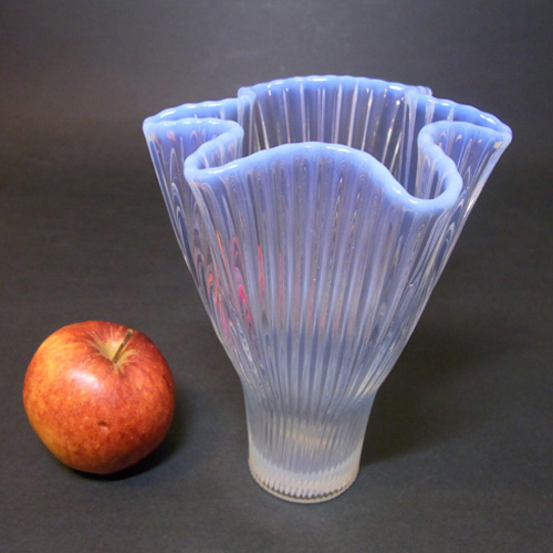 (image for) Gullaskruf Opalescent Glass 'Reffla' Vase by Arthur Percy - Click Image to Close