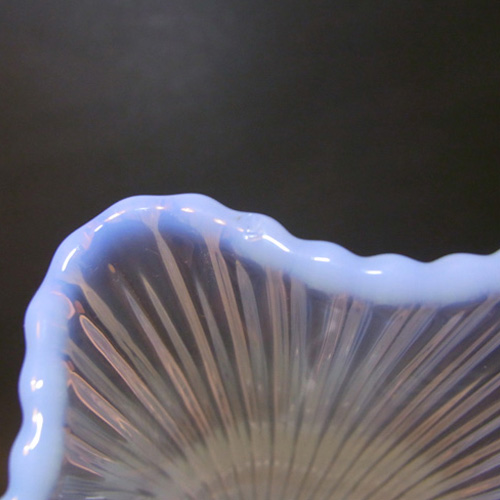 (image for) Gullaskruf Opalescent Glass 'Reffla' Vase by Arthur Percy - Click Image to Close