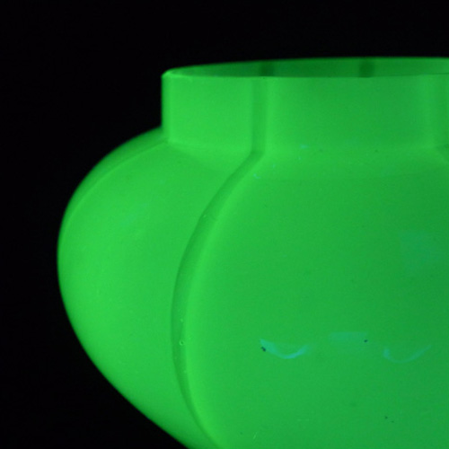 Welz 1930's Czech Uranium Green Aventurine Glass Posy Vase - Click Image to Close