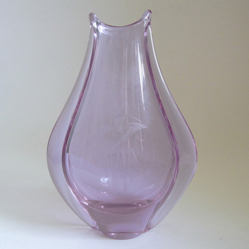 Zelezny Brod Czech Neodymium/Alexandrite Glass Vase - Click Image to Close