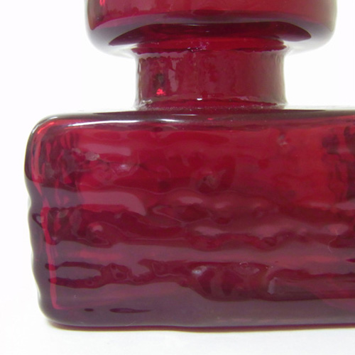 (image for) Dartington #FT98 Frank Thrower Flame Red Glass Bark Vase - Click Image to Close