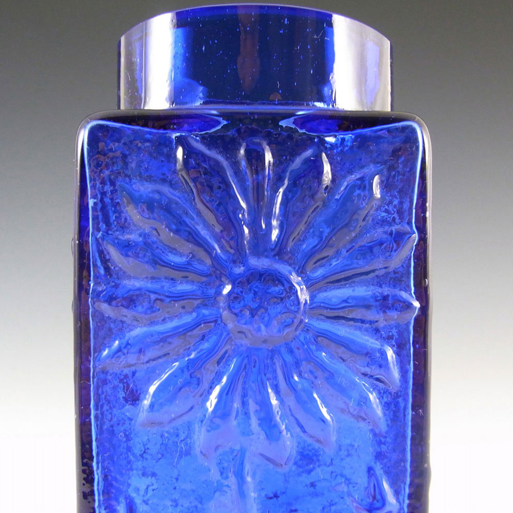 Dartington #FT228 Frank Thrower 6.5" Blue Glass 'Marguerite' Vase - Click Image to Close