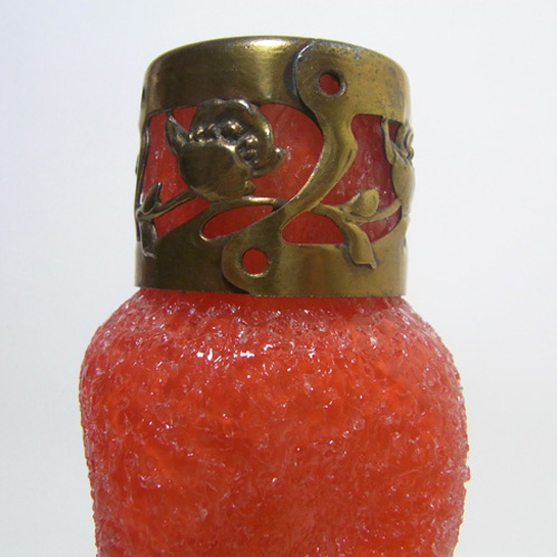 Kralik Art Nouveau Red Frit Glass 'Overshot'' Vase - Click Image to Close
