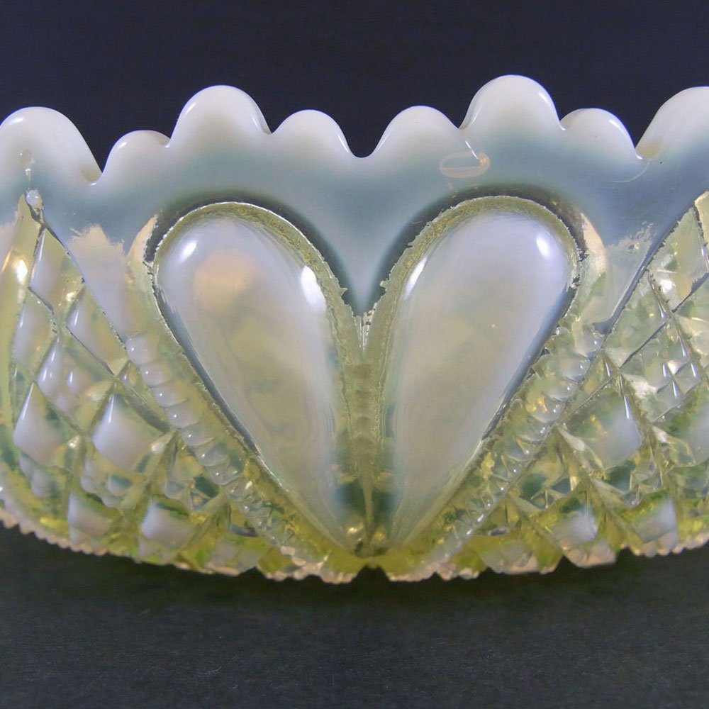 (image for) Davidson Primrose Pearline Glass 7.5" 'William & Mary' Bowl - Click Image to Close