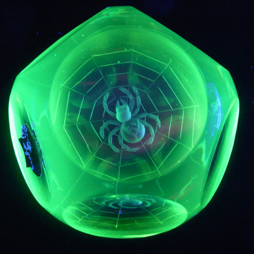 Webb Corbett Uranium Glass Spider Web Paperweight - Labelled - Click Image to Close
