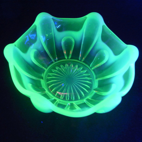 (image for) Victorian Vaseline/Uranium Opalescent Glass Bowl - Click Image to Close
