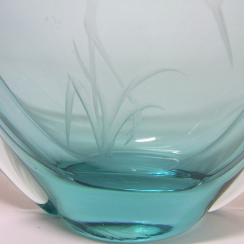 (image for) Zelezny Brod Czech Turquoise Glass Engraved 'Heron' Vass - Click Image to Close