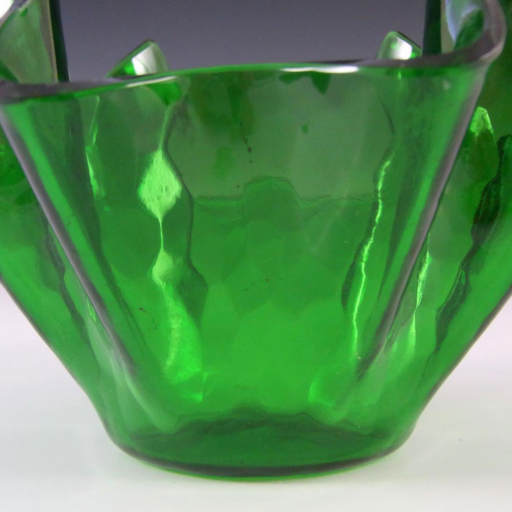 Chance Brothers Green Glass 'Small Flemish' Handkerchief Vase - Click Image to Close
