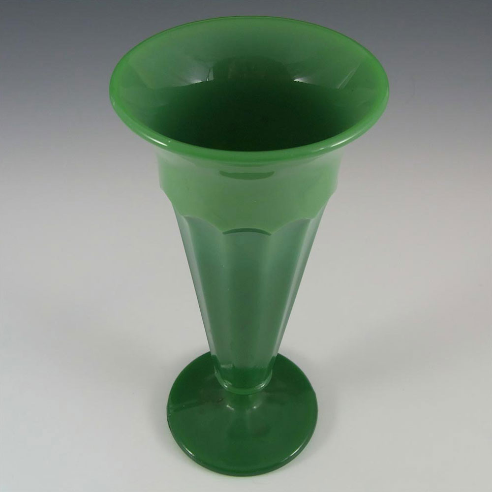 Davidson Art Deco 8.5" Jade Green Glass Vase #50 - Click Image to Close