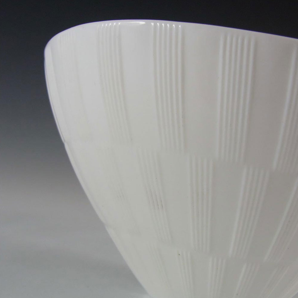 (image for) Gullaskruf White Glass 'Randi' Bowl by Lennart Andersson - Click Image to Close
