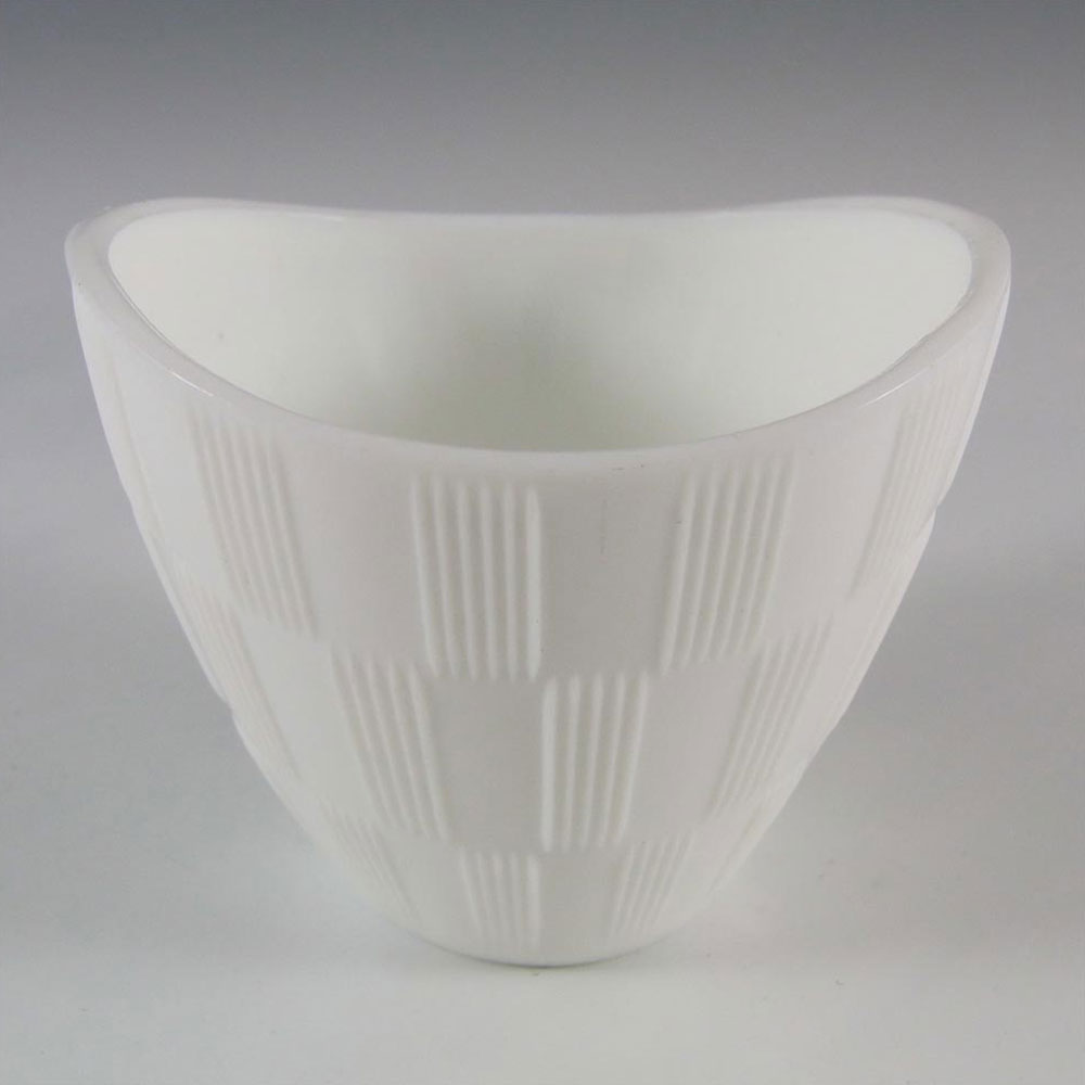 (image for) Gullaskruf White Glass 'Randi' Bowl by Lennart Andersson - Click Image to Close