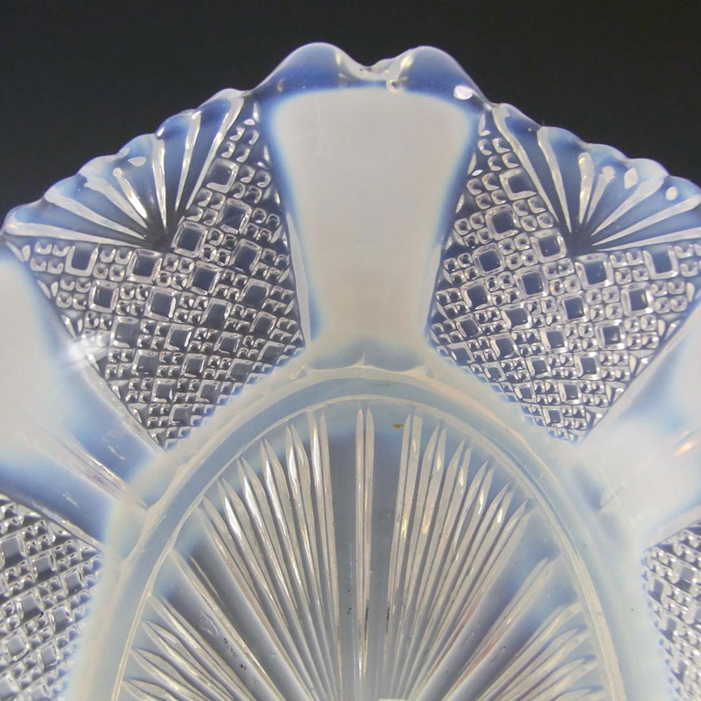Davidson Moonshine Pearline Glass 'Richelieu' Bowl - Click Image to Close