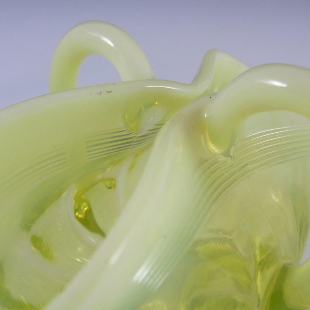 Davidson Primrose Pearline Glass 'Lady Caroline' Bowl - Click Image to Close