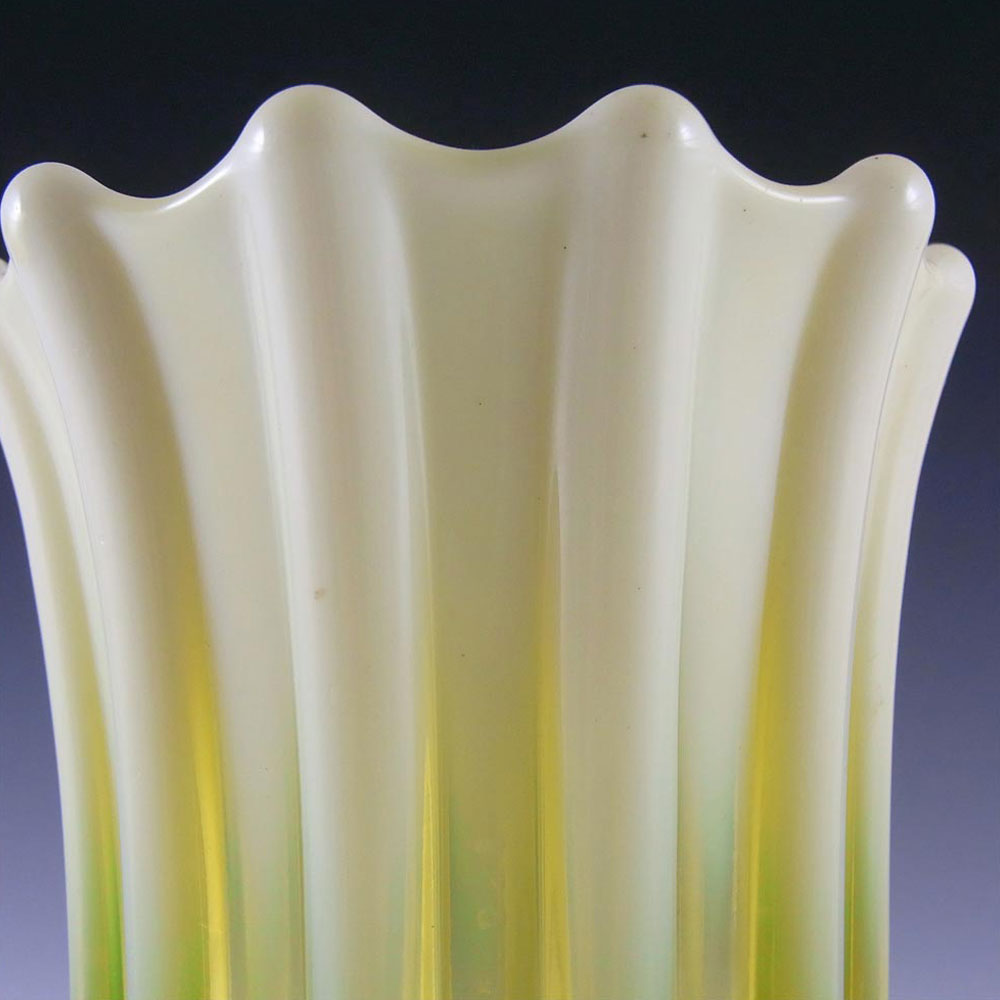 (image for) Davidson Primrose Pearline Glass 'Brideshead' Vase - Click Image to Close
