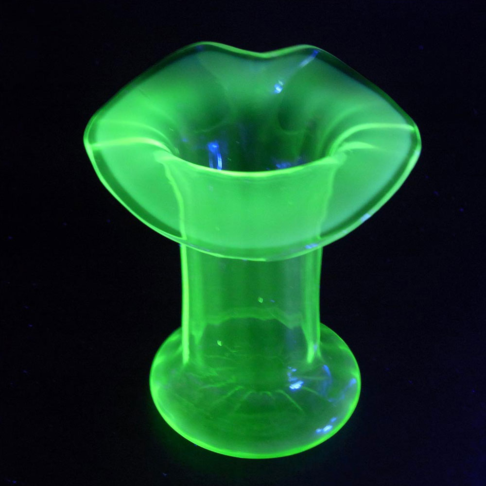 Victorian Vaseline/Uranium Glass Jack in the Pulpit Vase - Click Image to Close