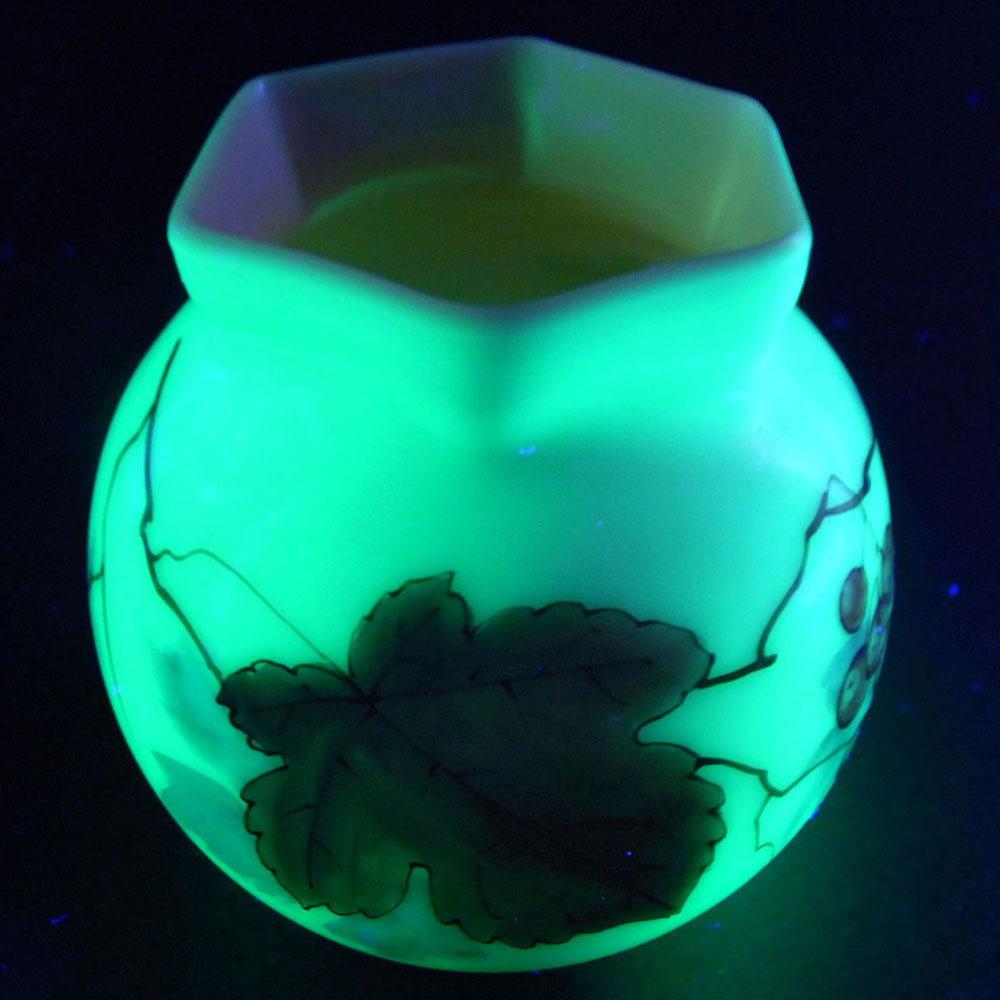 (image for) Thomas Webb Victorian Burmese Uranium Glass Vase - Click Image to Close