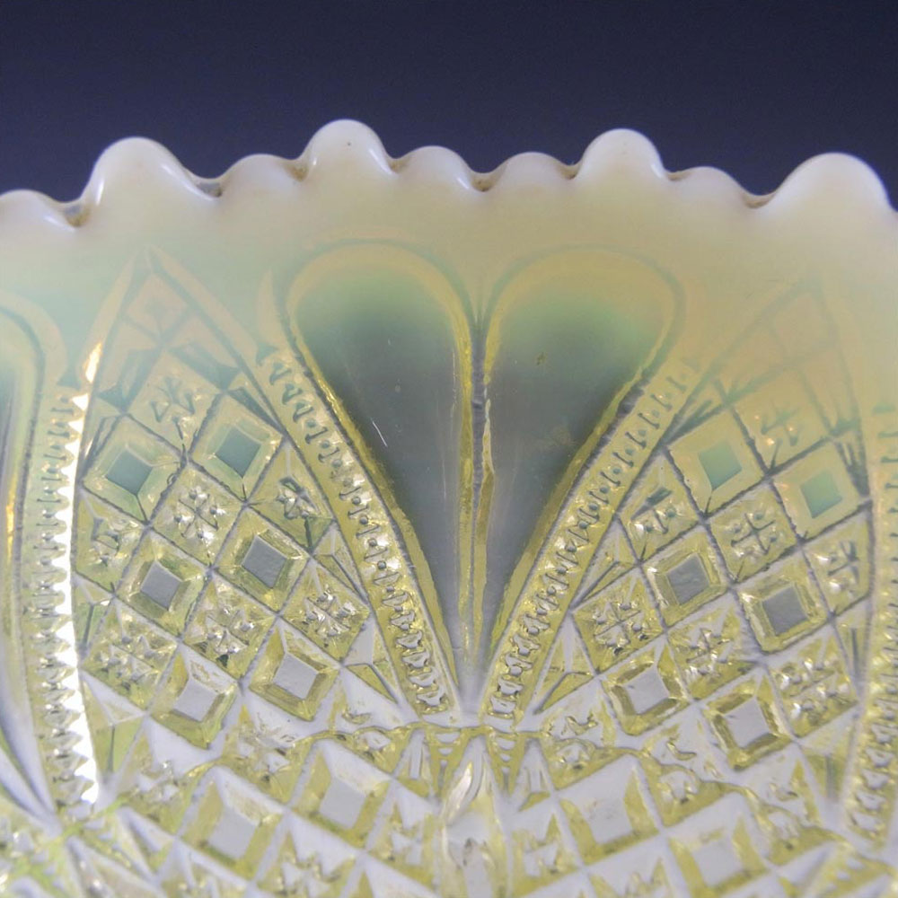 Davidson Primrose Pearline Glass 'William & Mary' Bowl - Click Image to Close