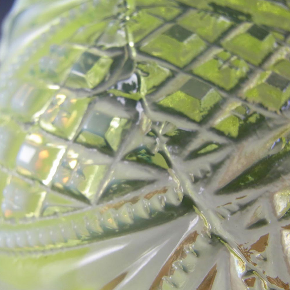 Davidson Primrose Pearline Glass 7" 'William & Mary' Bowl - Click Image to Close