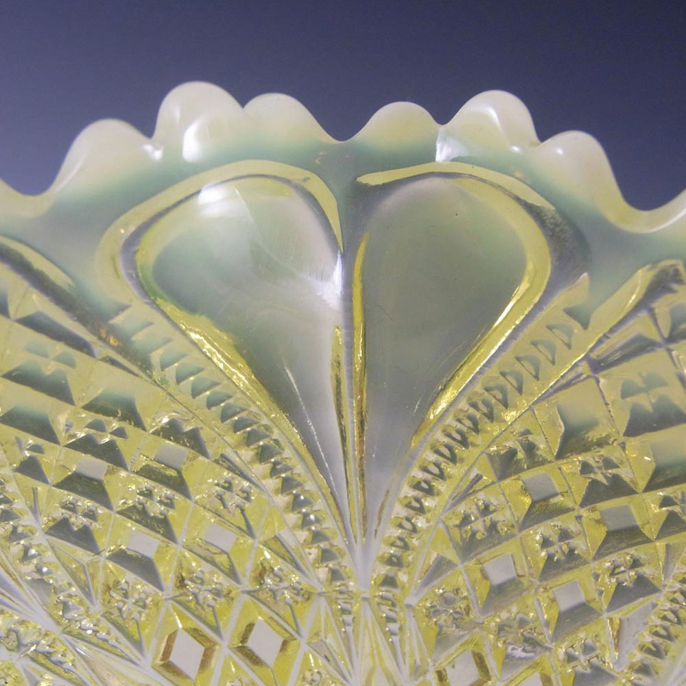 (image for) Davidson Primrose Pearline Glass 8.25" 'William & Mary' Bowl - Click Image to Close