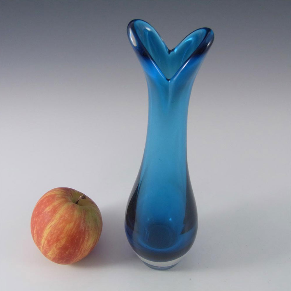 (image for) Whitefriars #9556 Kingfisher Blue Cased Glass Beak Vase - Click Image to Close