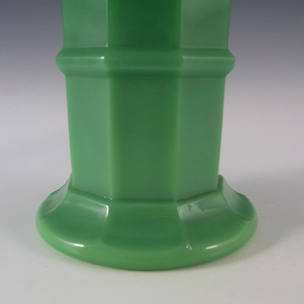 (image for) Davidson Art Deco 6.25" Jade Green Glass Vase #279 - Click Image to Close