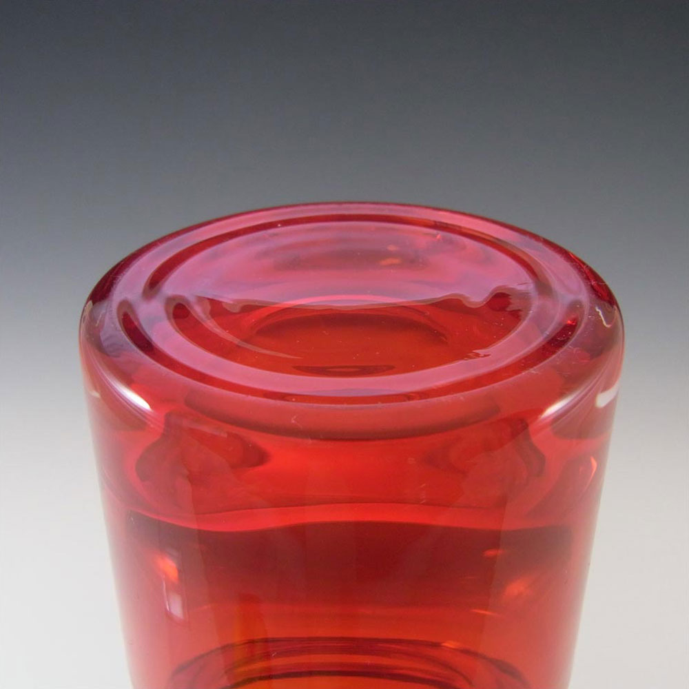 Riihimaki #1512 Riihimaen Red Glass 'Tulppaani' Vase - Click Image to Close