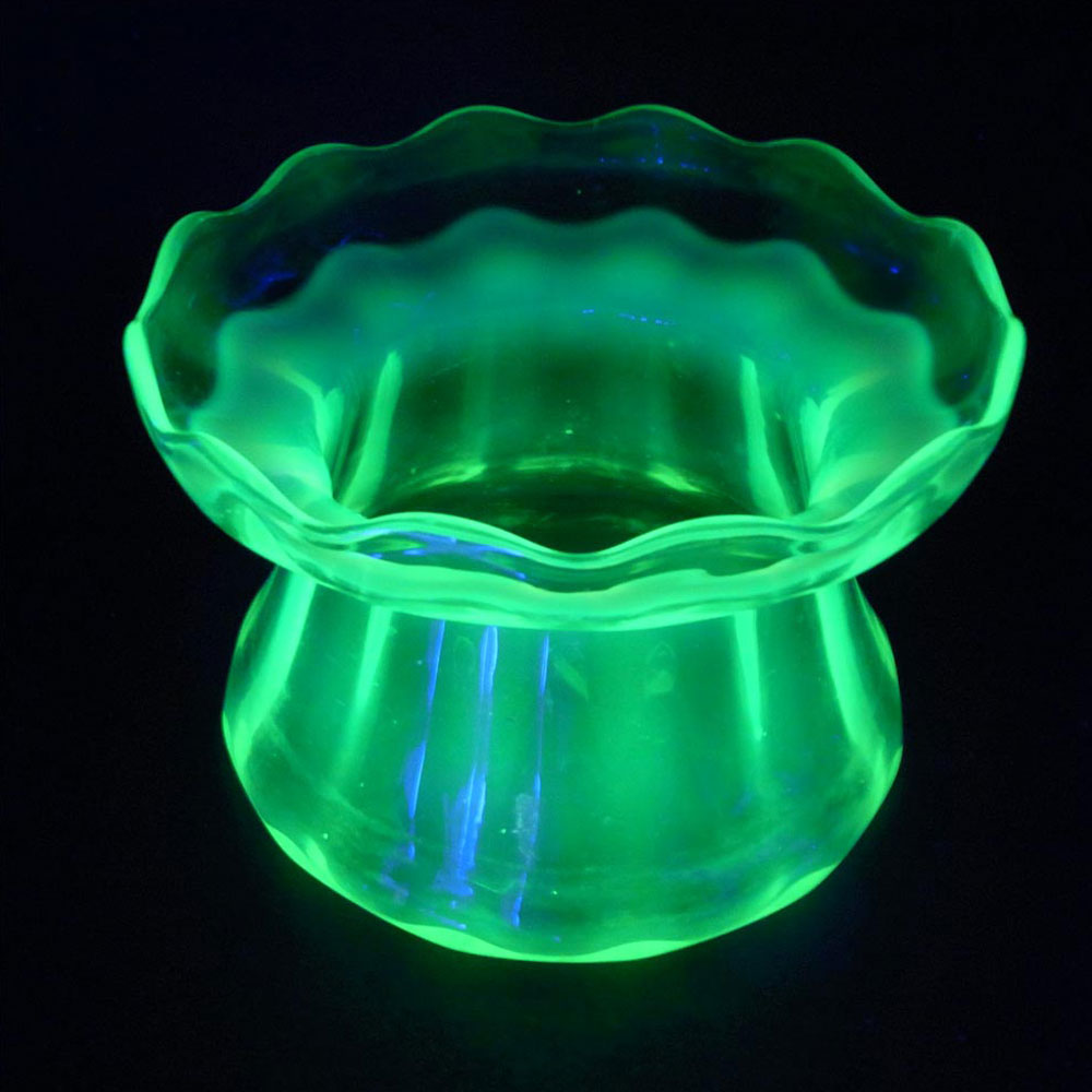 Victorian Vaseline/Uranium Opalescent Glass Posy Vase - Click Image to Close