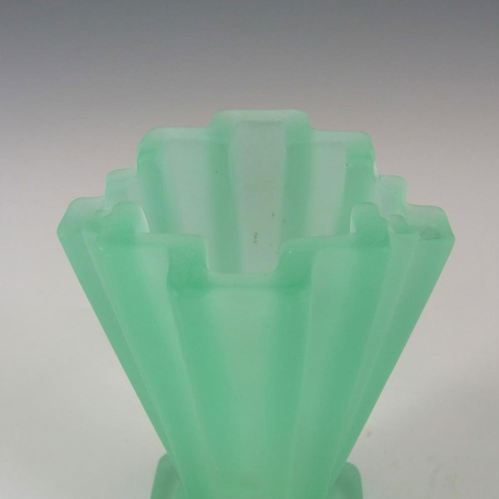 Bagley #334 Art Deco 4" Uranium Green Glass 'Grantham' Vase - Click Image to Close