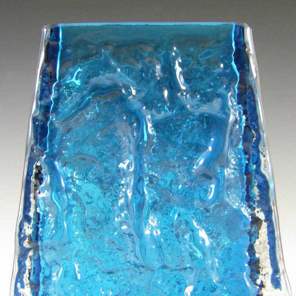 (image for) Whitefriars #9686 Baxter Kingfisher Blue Glass Textured Coffin Vase - Click Image to Close