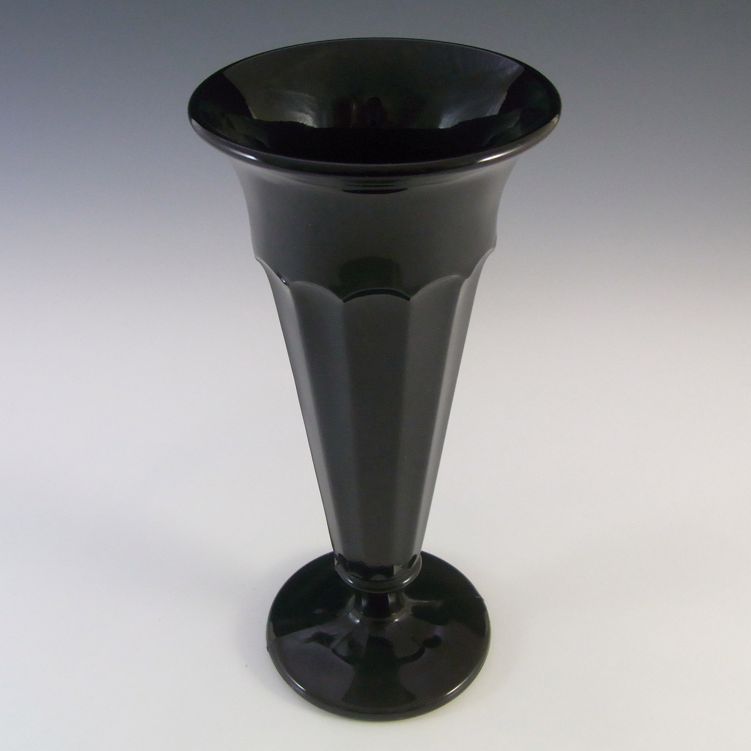 Davidson Art Deco 1930's Jet Black Glossy Glass Vase #50 - Click Image to Close