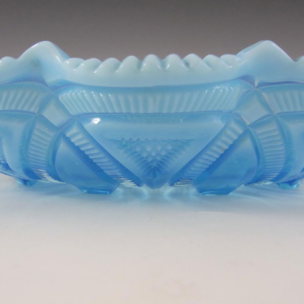 Davidson 1900s Blue Pearline Glass "Linking Rings" Bowl - Click Image to Close
