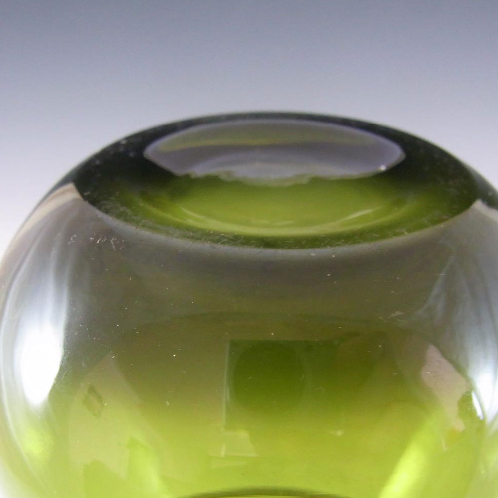 (image for) Riihimaki #1518 Riihimaen Green Glass 'Tuulikki' Vase - Click Image to Close