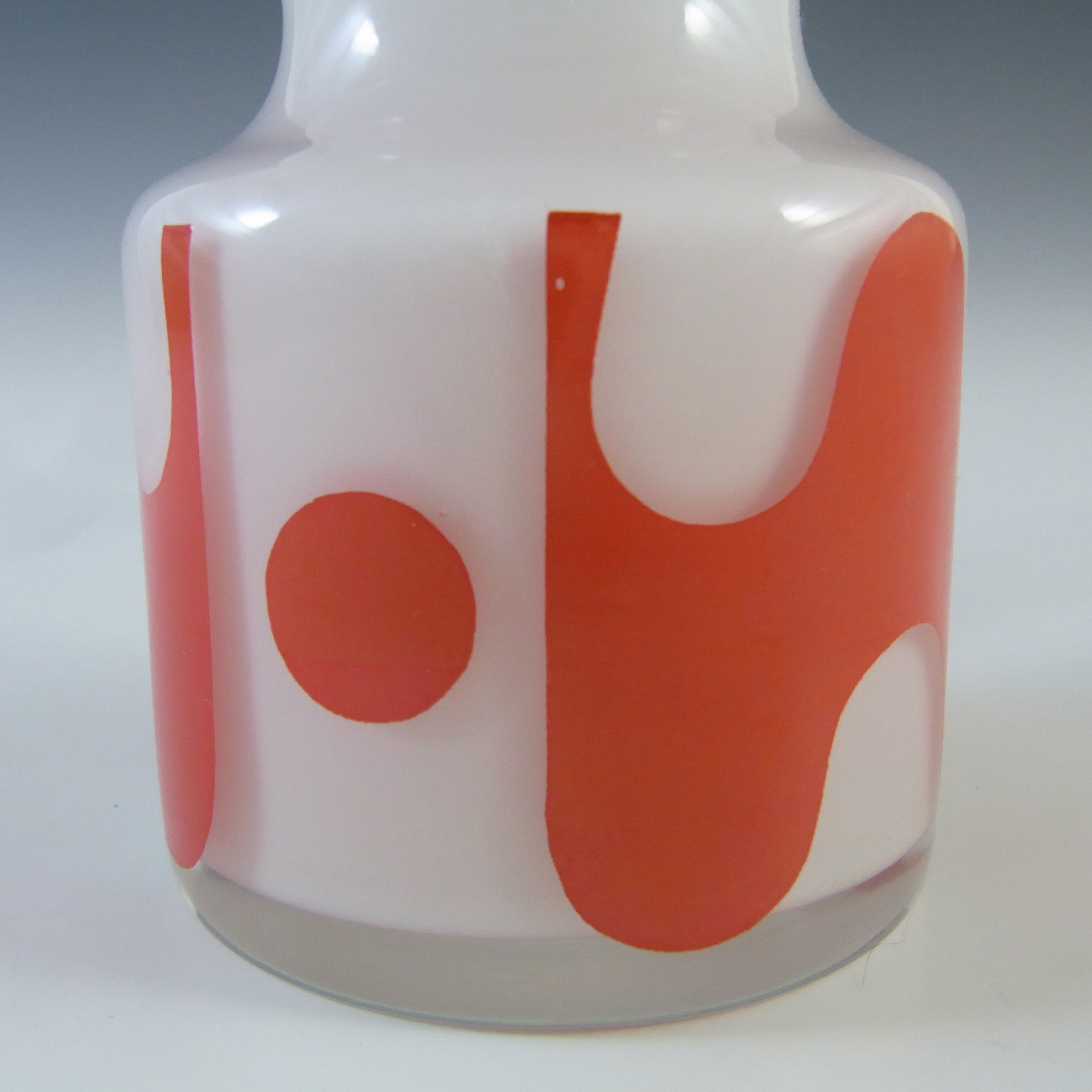 (image for) Alsterfors/Per Ström White & Red Vintage Glass Vase - Click Image to Close