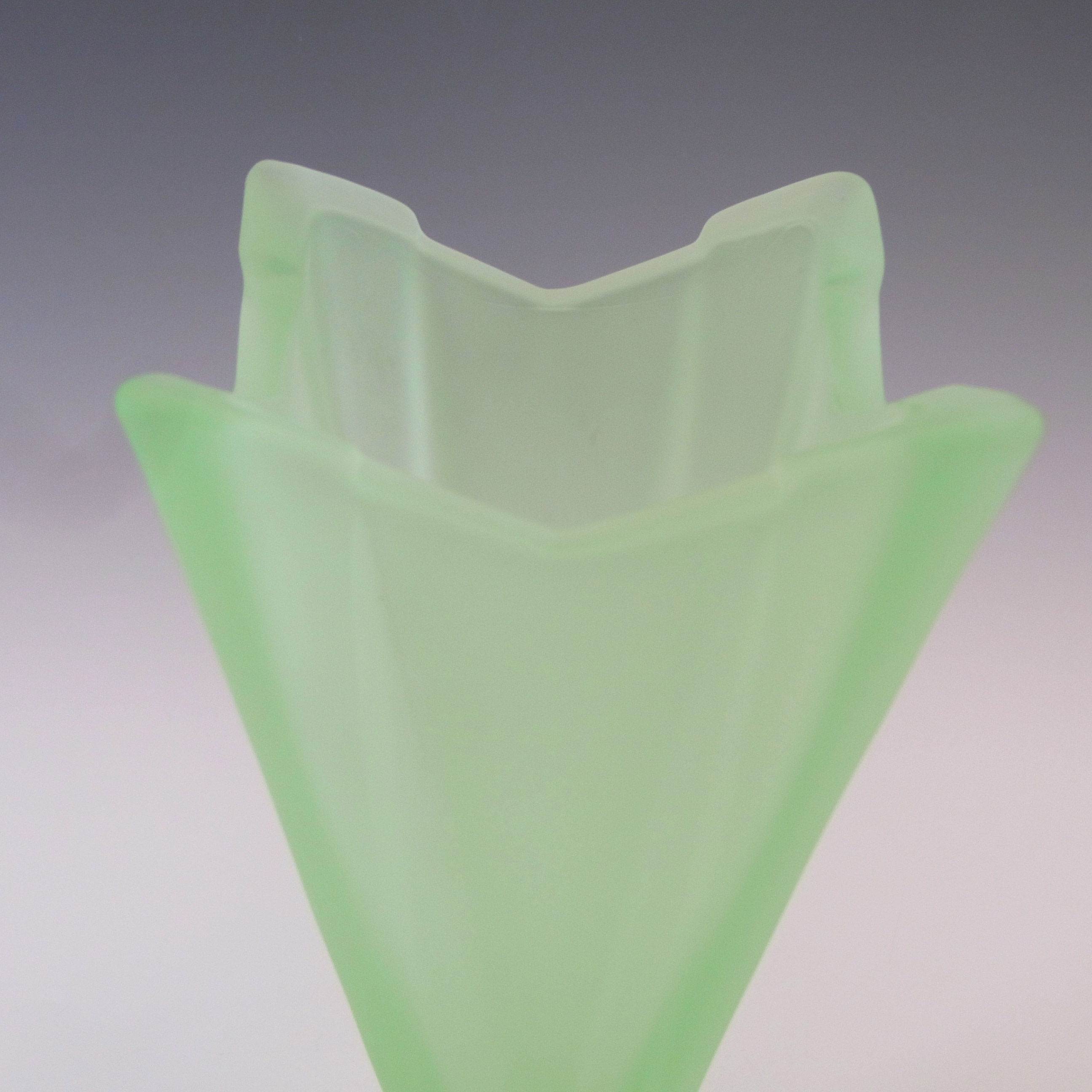 Bagley #1333 Art Deco 7.5" Uranium Green Glass 'Wyndham' Vase - Click Image to Close
