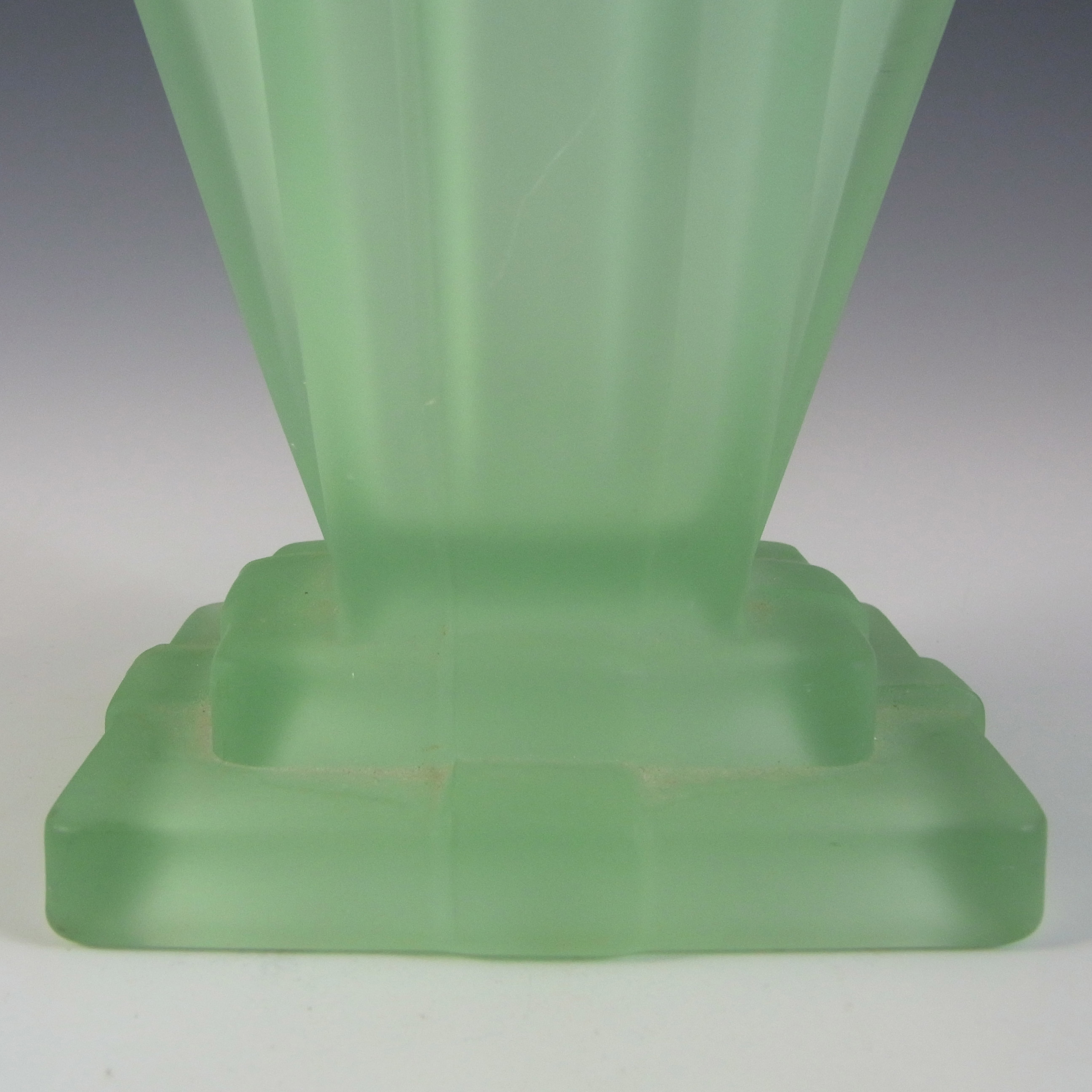 Bagley #334 Art Deco 8" Frosted Green Glass 'Grantham' Vase - Click Image to Close