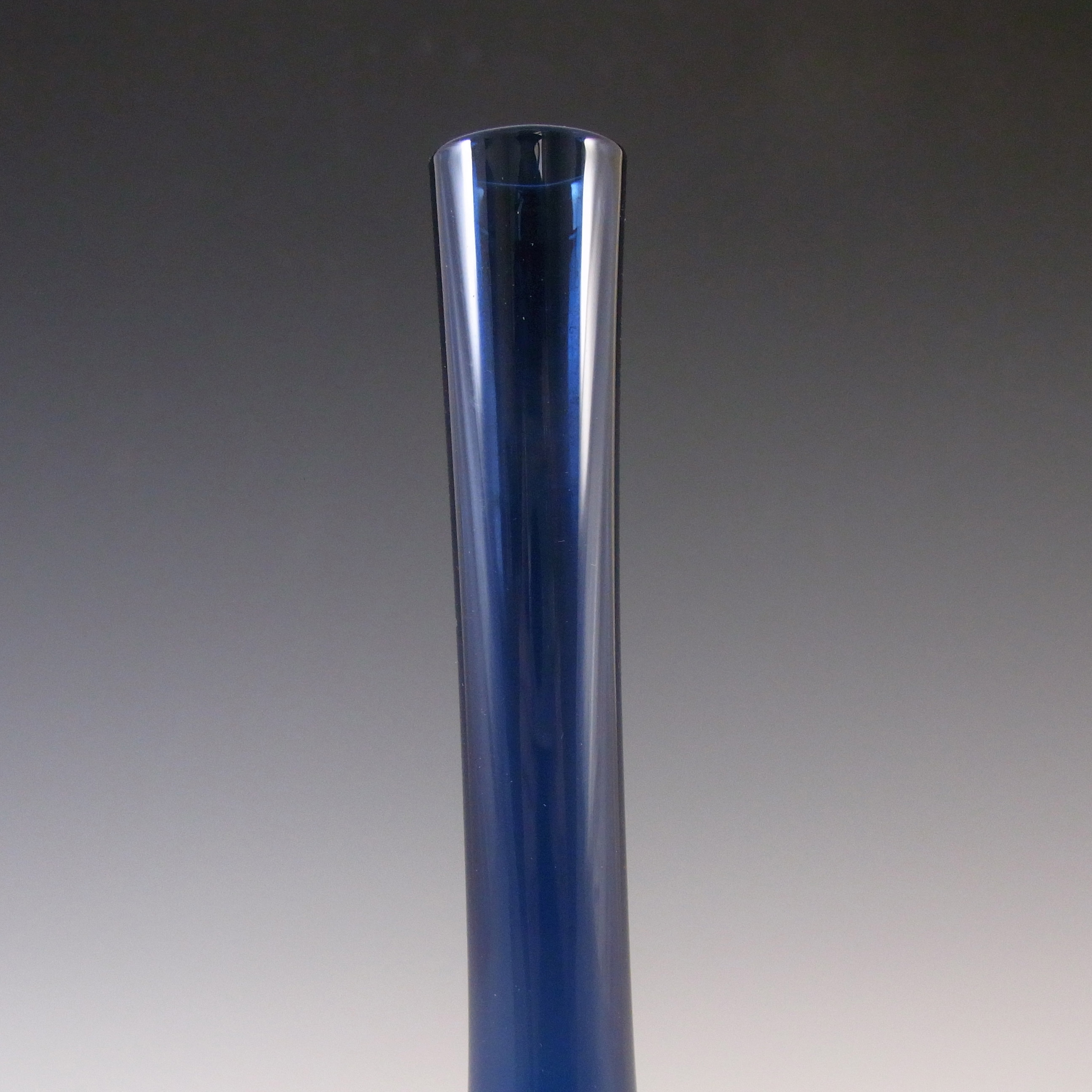 (image for) Elme Swedish/Scandinavian Dark Blue Uncased Glass 7.75" Vase - Click Image to Close