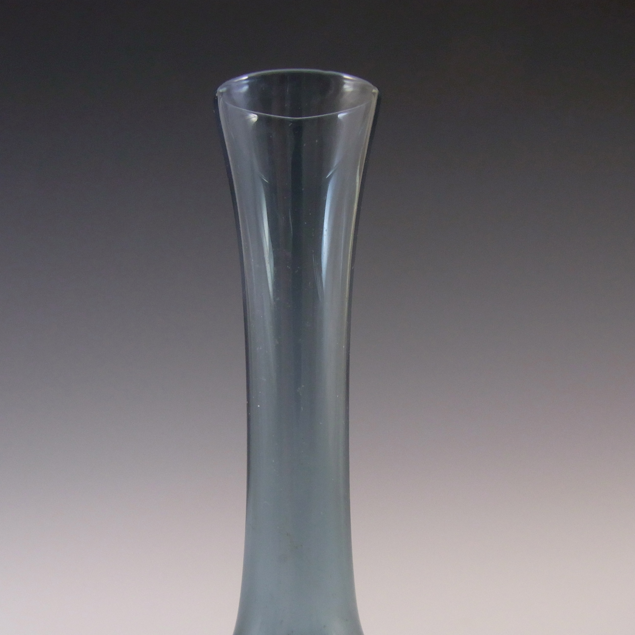 Gullaskruf Swedish Blue Glass 5.25" Vase - Arthur Percy 1952 - Click Image to Close