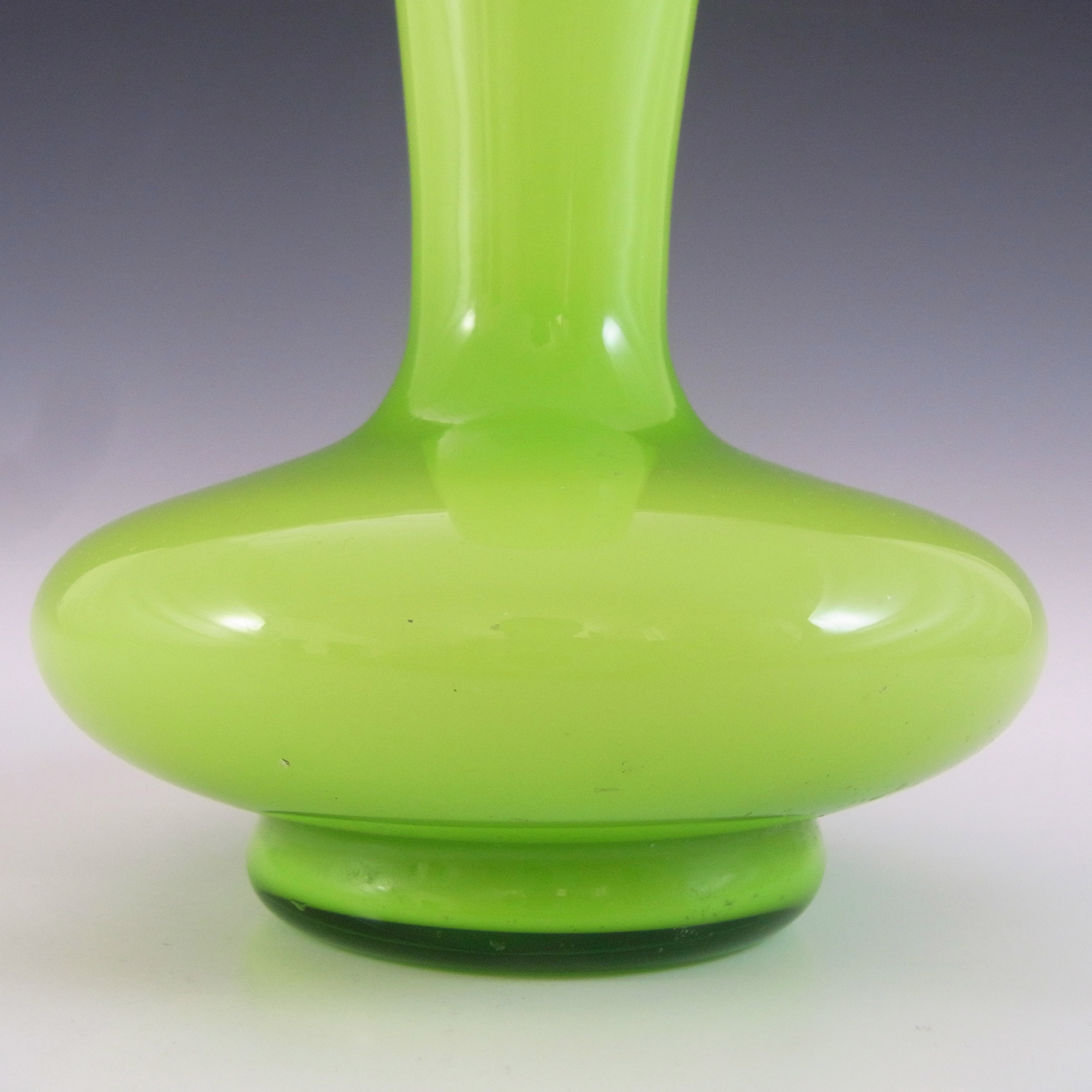 Empoli Italian Scandinavian Style Green Cased Glass Vase - Click Image to Close