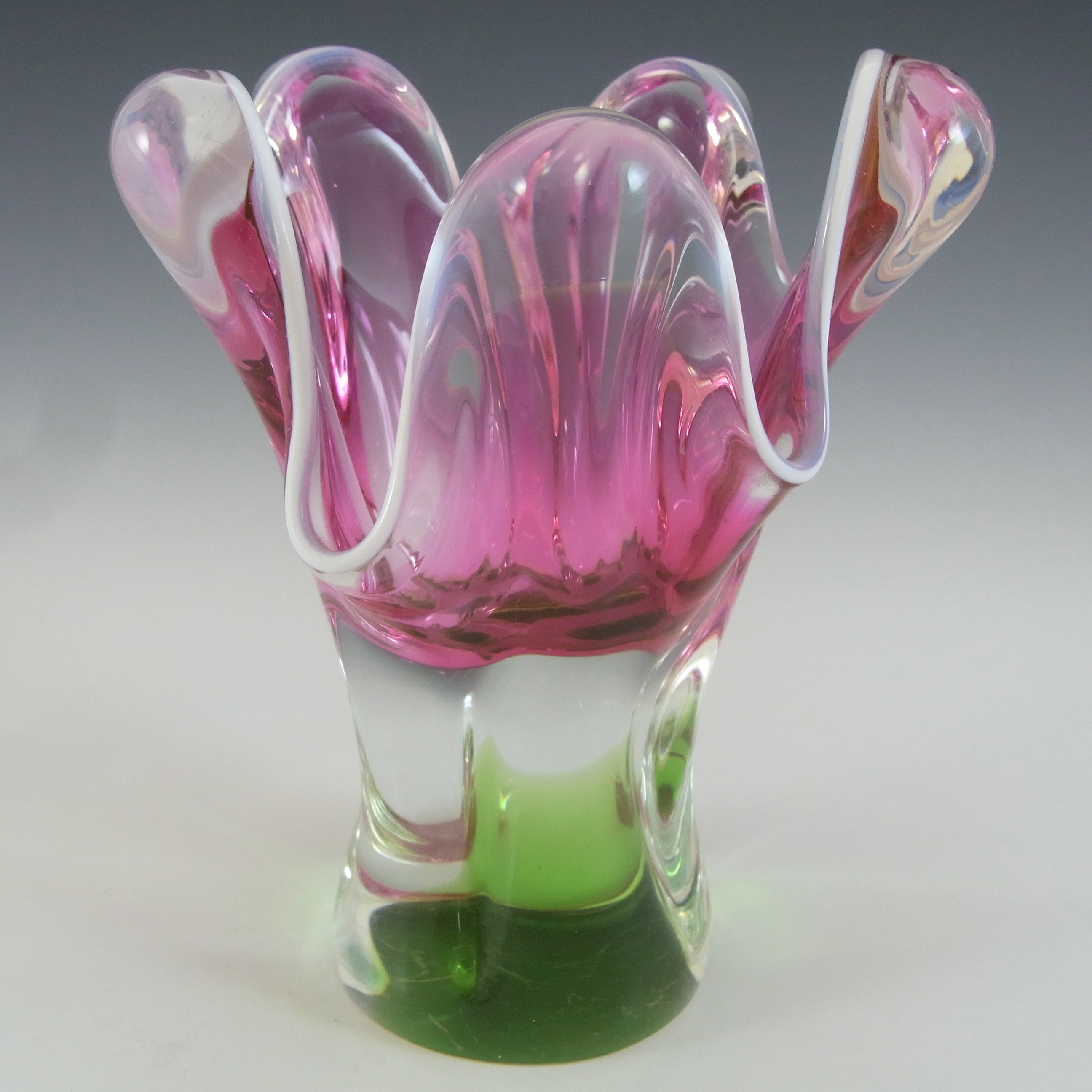 Chřibská #316/4/16 Czech Pink, White & Green Glass Vase - Click Image to Close