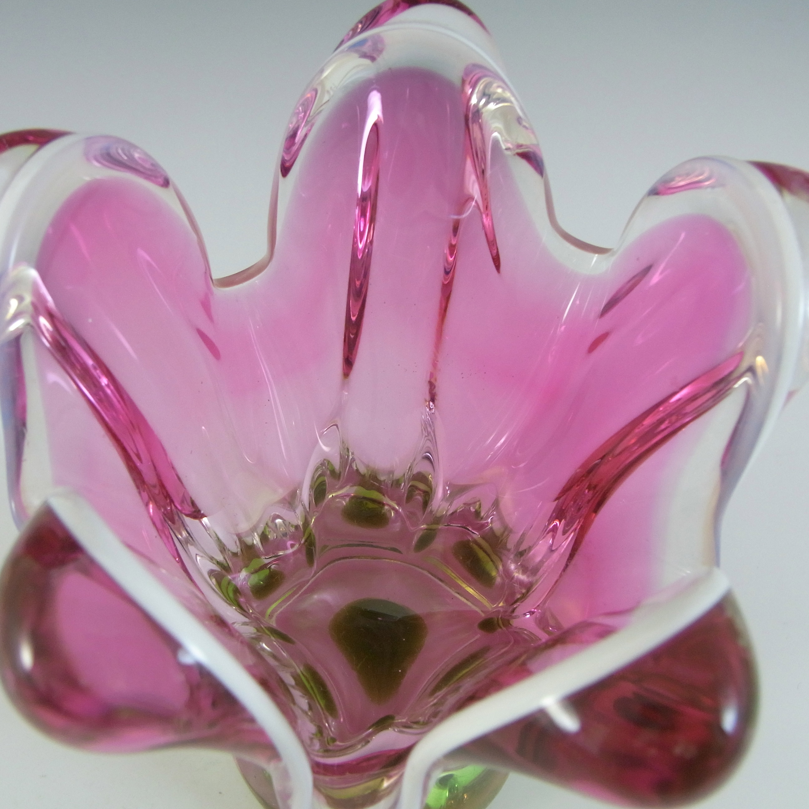 (image for) Chřibská #316/4/16 Czech Pink, White & Green Glass Vase - Click Image to Close